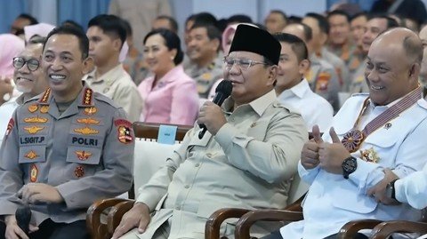 presiden-prabowo-subianto-bersama-kapolri-listyo-sigit-prabowo-dan-kepala-bgn-dadan-hindayana-membuka-groundbreaking-satuan-pe-1770956215345_169